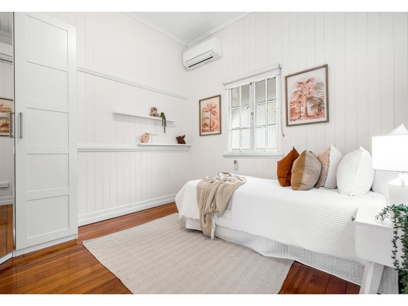 64 Shrapnel Road, Cannon Hill QLD 4170
