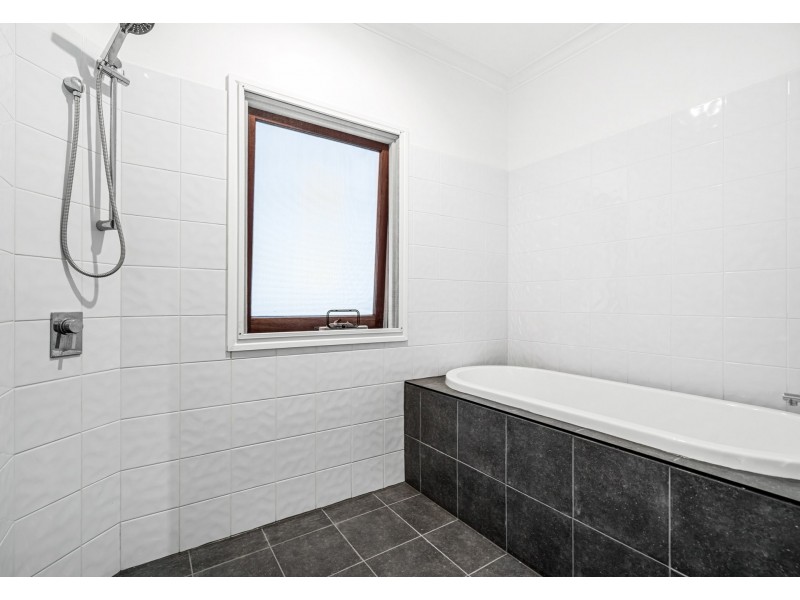 64 Shrapnel Road, Cannon Hill QLD 4170