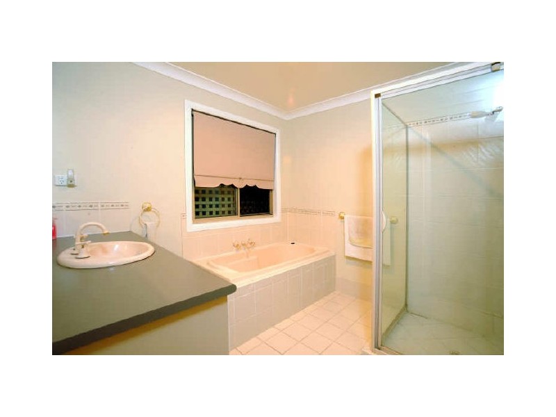 27 Grenade Street, Cannon Hill QLD 4170