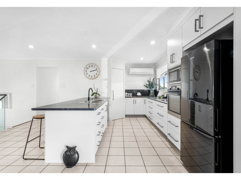 82 Shrapnel Road, Cannon Hill QLD 4170