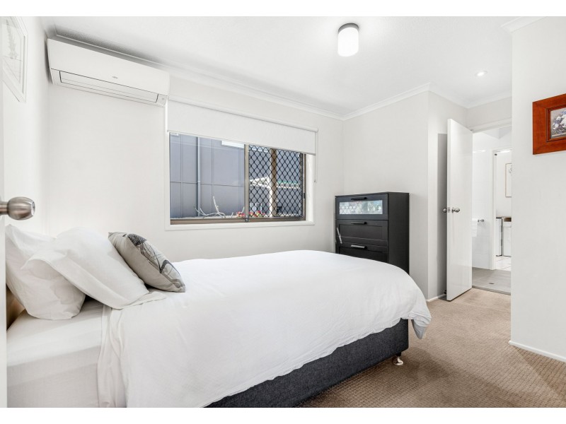 82 Shrapnel Road, Cannon Hill QLD 4170