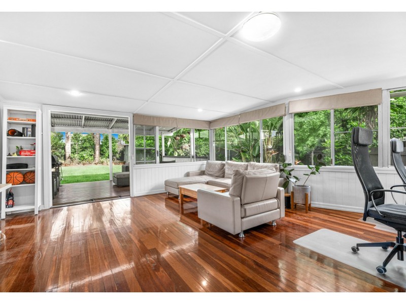 99 Shrapnel Road, Cannon Hill QLD 4170