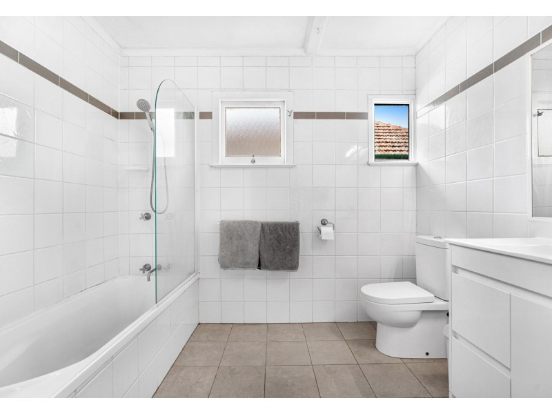 99 Shrapnel Road, Cannon Hill QLD 4170