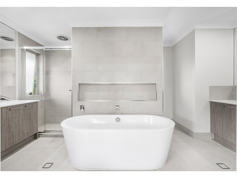 36 Shrapnel Road, Cannon Hill QLD 4170