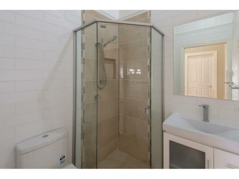 2/55 Raby Road, Coorparoo QLD 4151