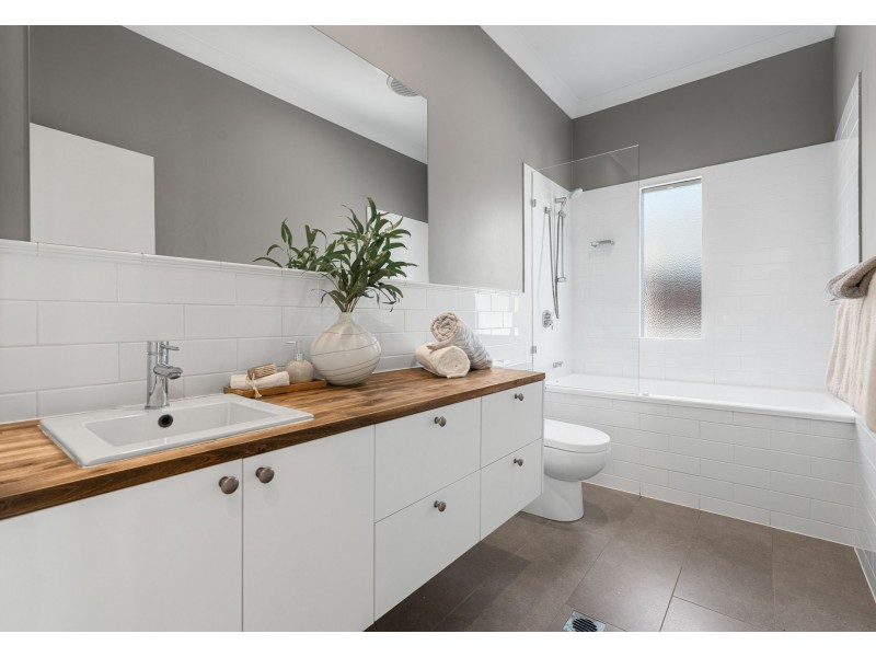 60 Keats Street, Cannon Hill QLD 4170