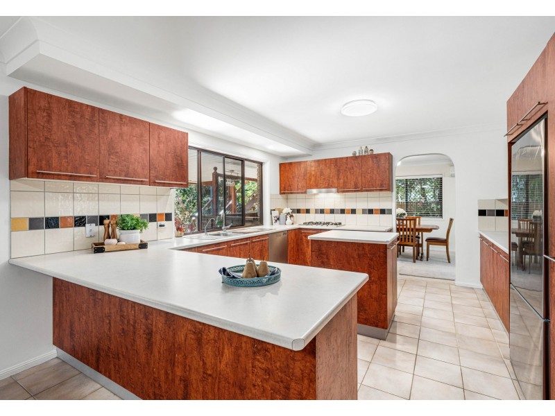 30 Kingfisher Cresent, Belmont QLD 4153