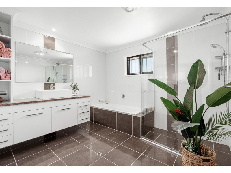 30 Kingfisher Cresent, Belmont QLD 4153