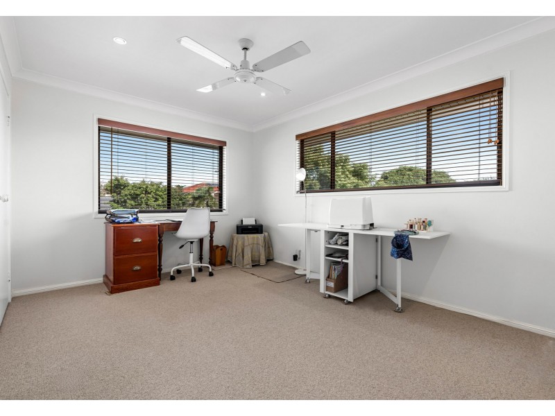 30 Kingfisher Cresent, Belmont QLD 4153