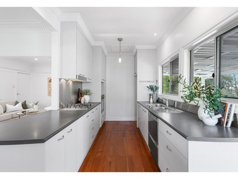 122 Erica Street, Cannon Hill QLD 4170