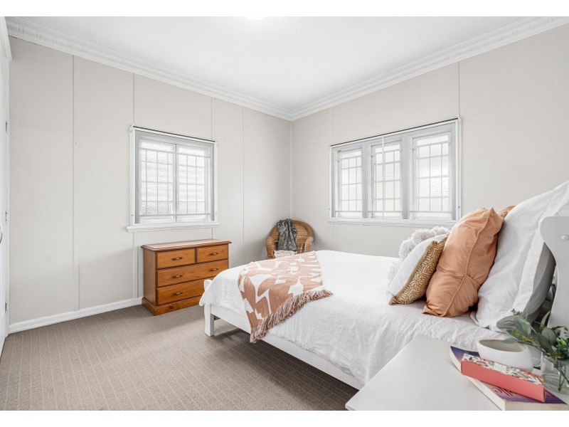 60 Sibley Road, Wynnum West QLD 4178