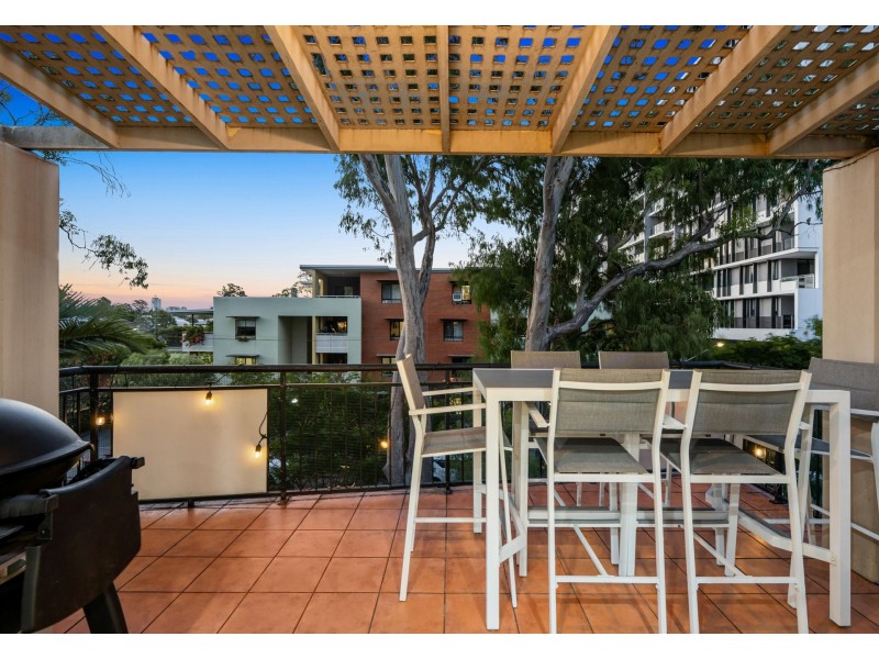 57/55 Harries Road, Coorparoo QLD 4151