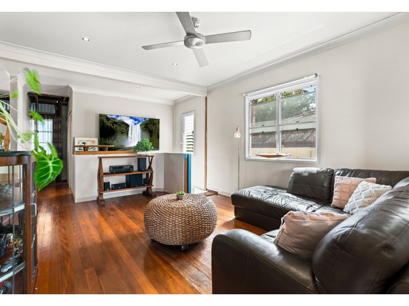 21 Ingleston Street, Wynnum West QLD 4178