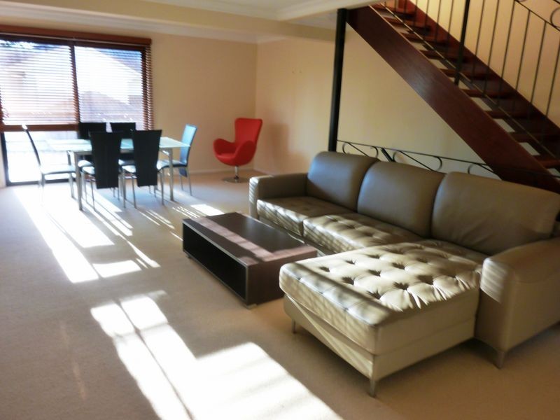 2/10 McIlwraith Avenue, Balmoral QLD 4171