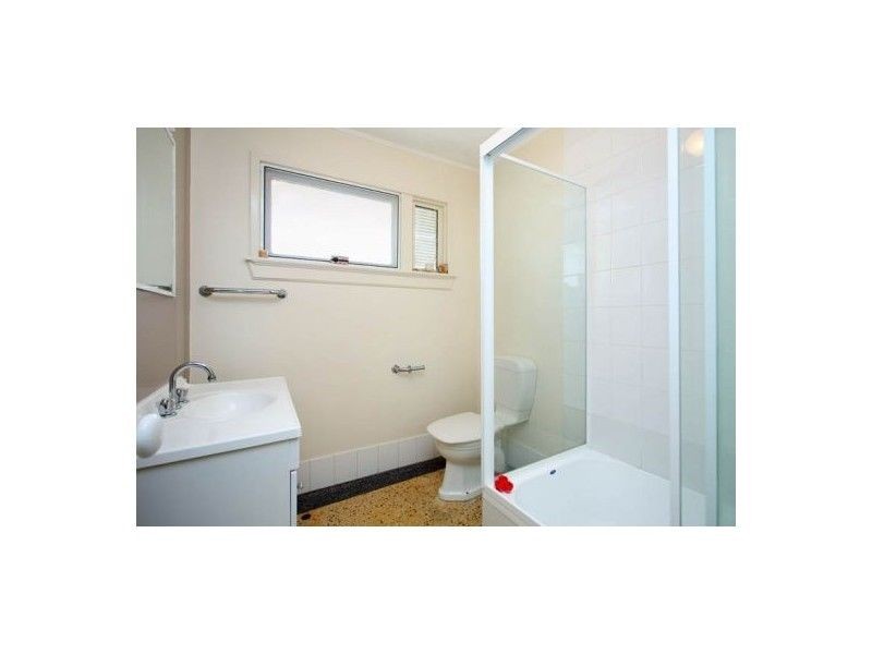 2/18 Victor St, Holland Park QLD 4121