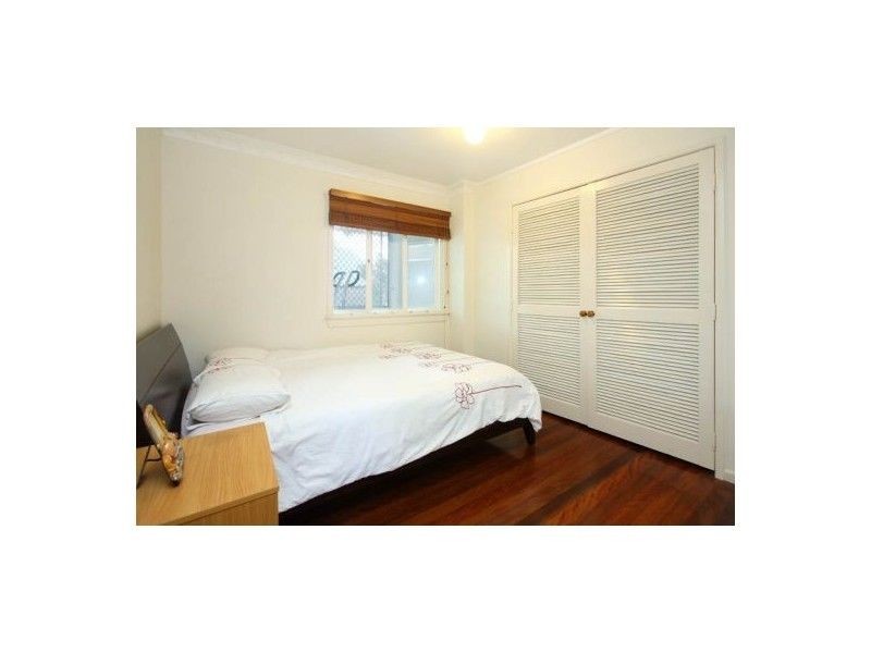 2/18 Victor St, Holland Park QLD 4121