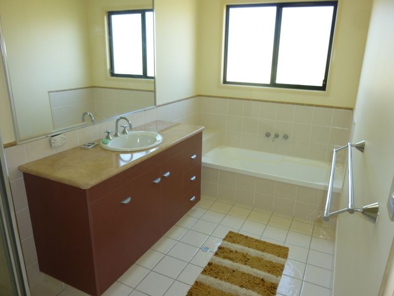 12 Mizen Place, Holland Park West QLD 4121