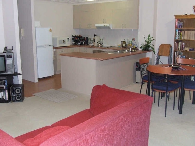 1/92-96 Norman Crescent, Norman Park QLD 4170