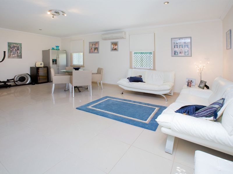 8 Aster Street, Cannon Hill QLD 4170