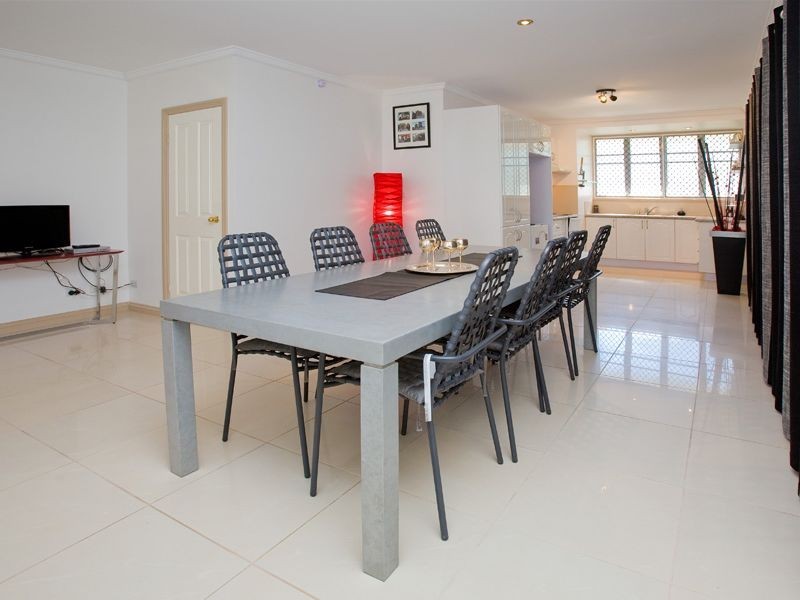 8 Aster Street, Cannon Hill QLD 4170