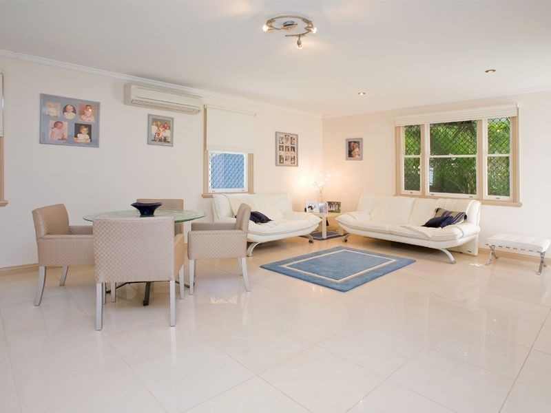 8 Aster Street, Cannon Hill QLD 4170