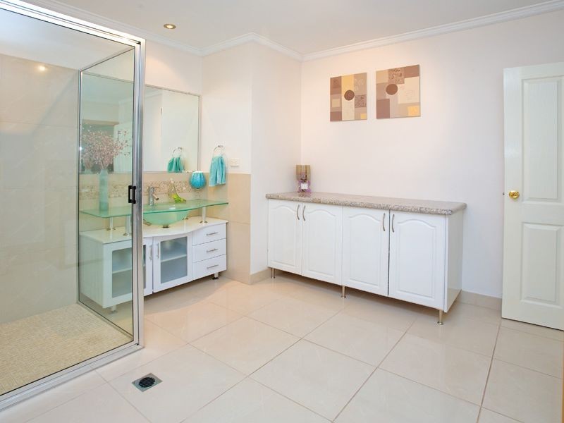 8 Aster Street, Cannon Hill QLD 4170
