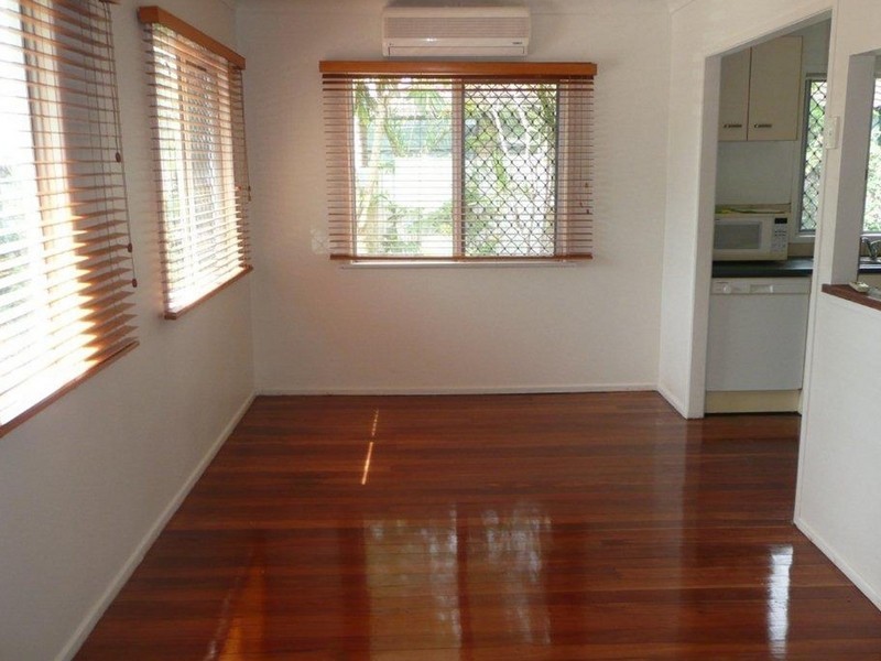 11 Meyrick Street, Cannon Hill QLD 4170