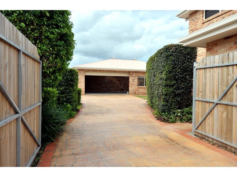 12 Cordeaux Place, Parkinson QLD 4115