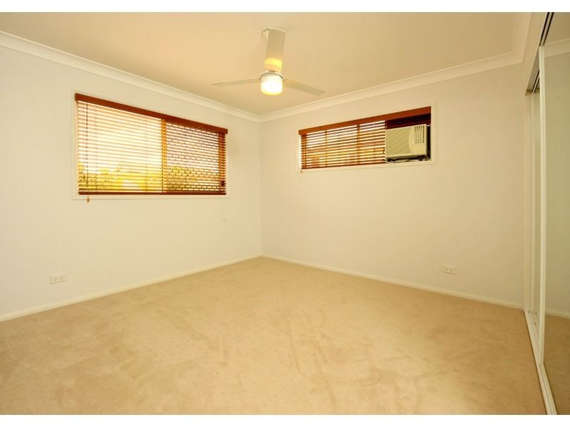 12 Cordeaux Place, Parkinson QLD 4115