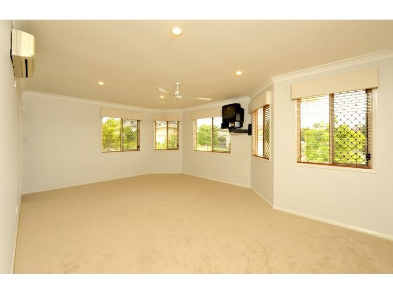 12 Cordeaux Place, Parkinson QLD 4115