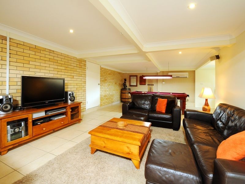 6 Jocelyn Grove, Springwood QLD 4127