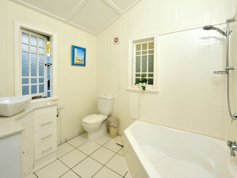 77 Armstrong Road, Cannon Hill QLD 4170