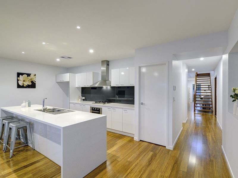 24 Delsie Street, Cannon Hill QLD 4170