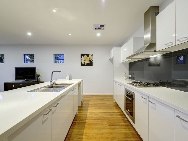 24 Delsie Street, Cannon Hill QLD 4170