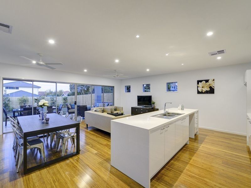 24 Delsie Street, Cannon Hill QLD 4170