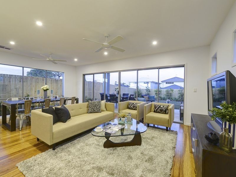 24 Delsie Street, Cannon Hill QLD 4170