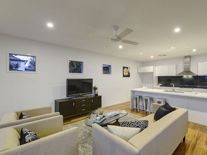 24 Delsie Street, Cannon Hill QLD 4170