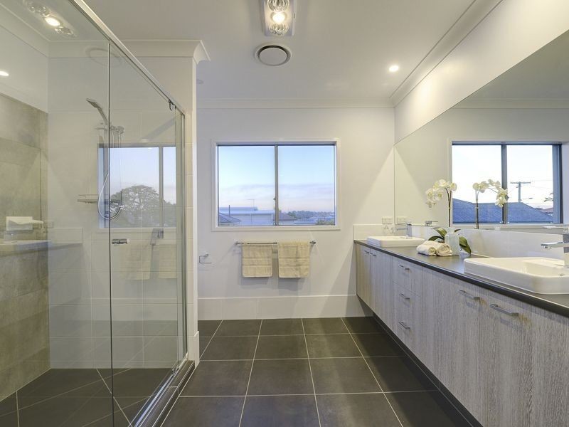 24 Delsie Street, Cannon Hill QLD 4170