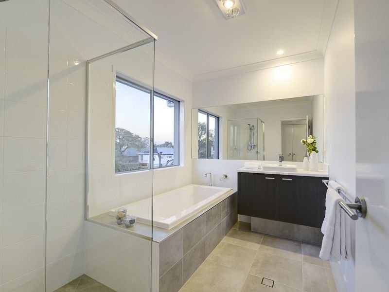 24 Delsie Street, Cannon Hill QLD 4170