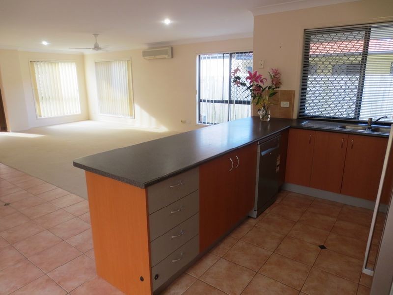 8 Charlotte Street, Carina QLD 4152