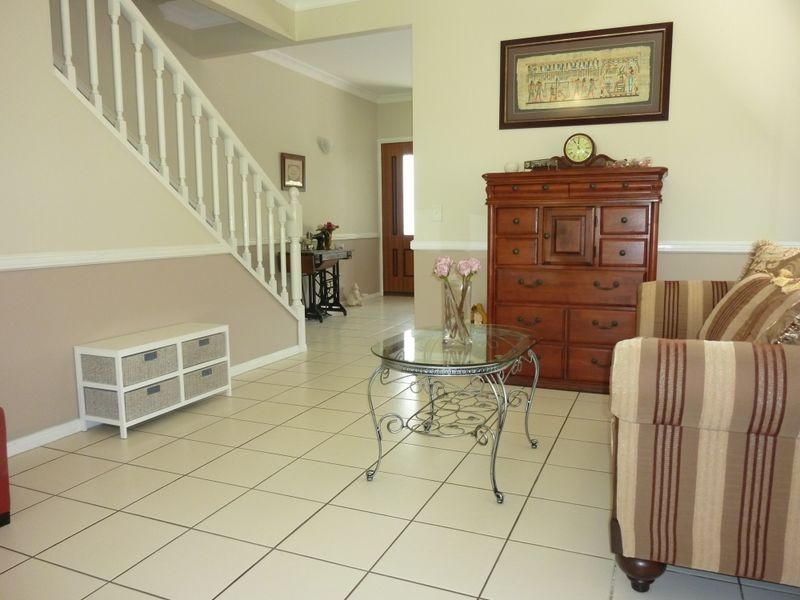 27 Grenade Street, Cannon Hill QLD 4170