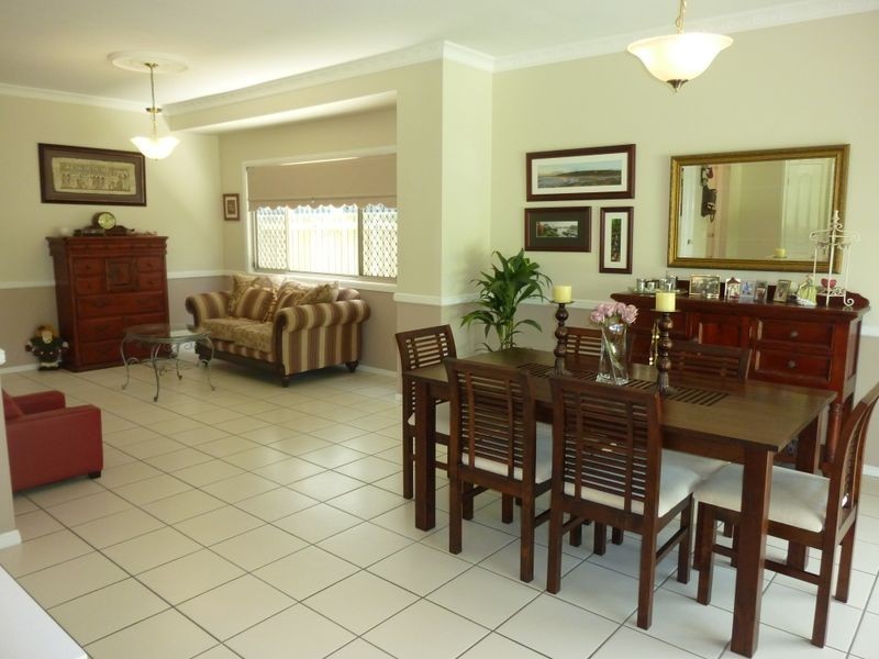 27 Grenade Street, Cannon Hill QLD 4170