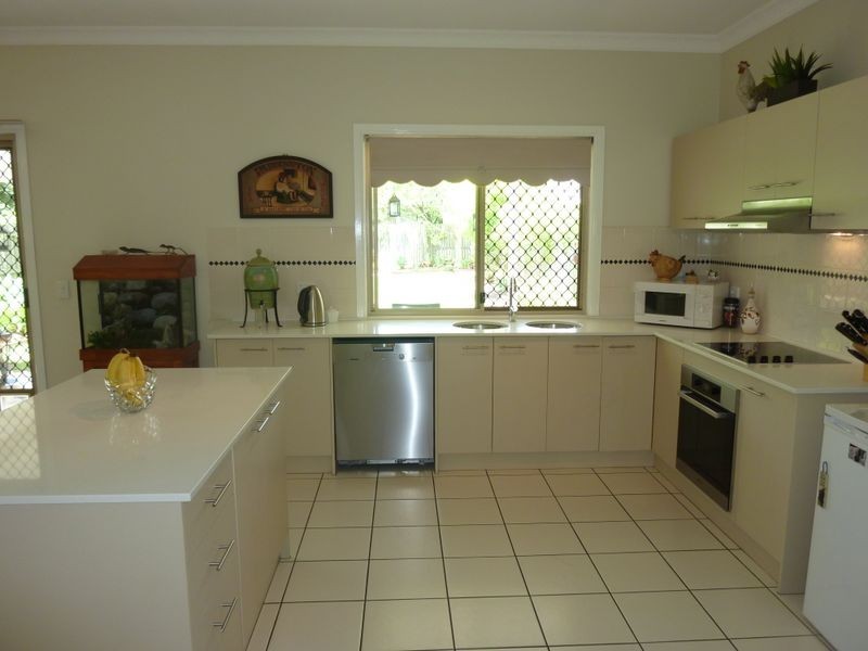 27 Grenade Street, Cannon Hill QLD 4170