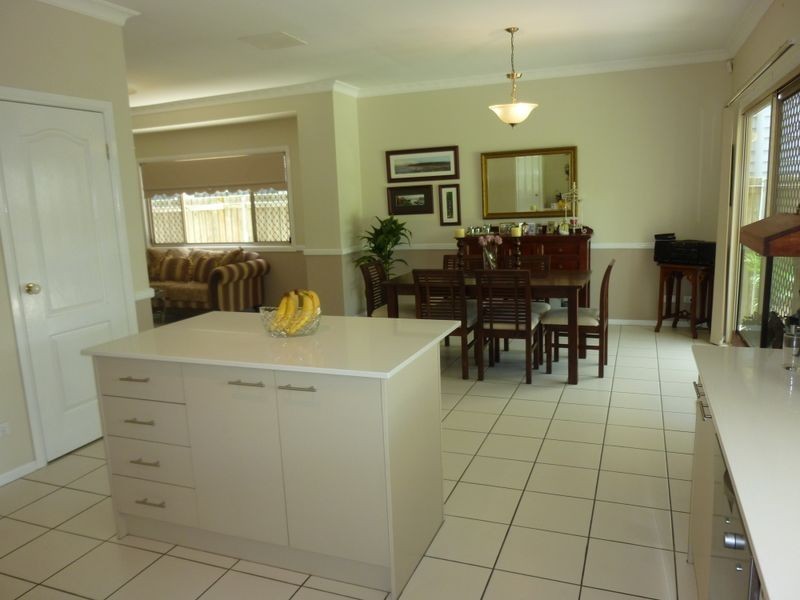 27 Grenade Street, Cannon Hill QLD 4170