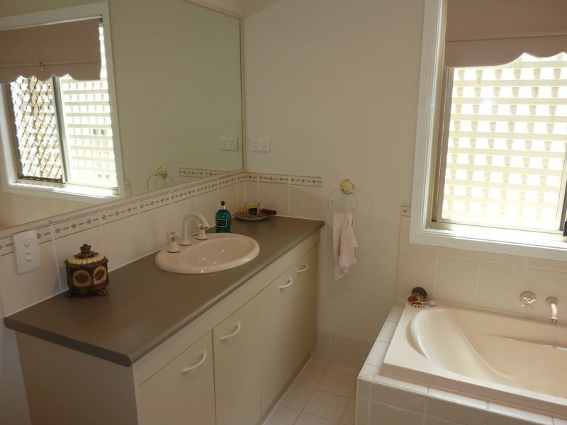 27 Grenade Street, Cannon Hill QLD 4170