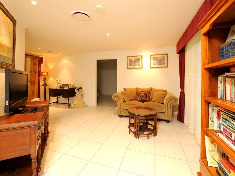 39 Grove Road, Edens Landing QLD 4207