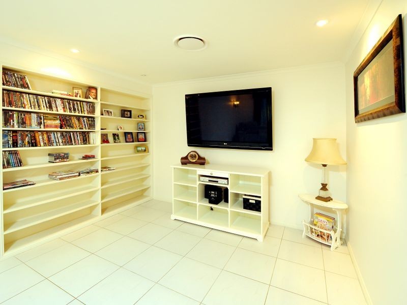 39 Grove Road, Edens Landing QLD 4207