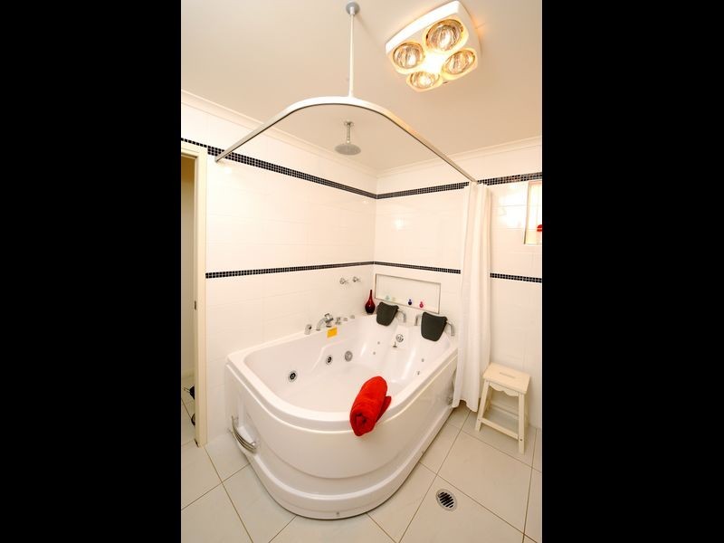 39 Grove Road, Edens Landing QLD 4207