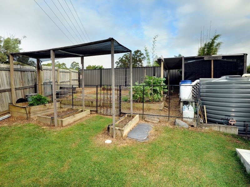 39 Grove Road, Edens Landing QLD 4207