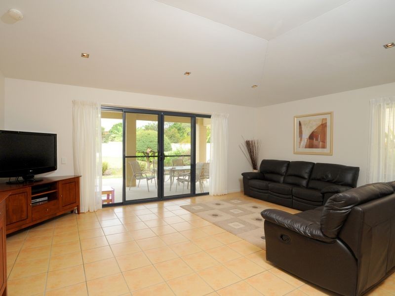 17 Melaleuca Place, Carindale QLD 4152
